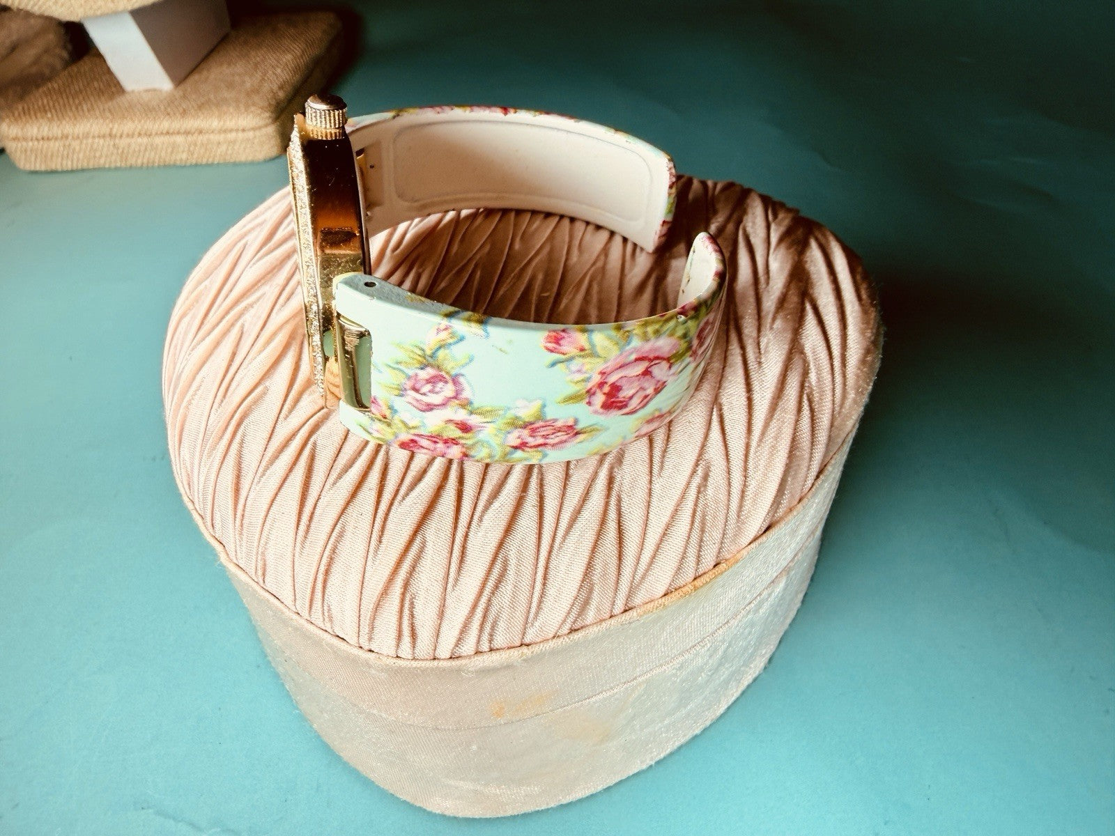 Vintage Floral Cuff Watch Gold Tone Crystal Bezel Women’s Estate Japan Movement3