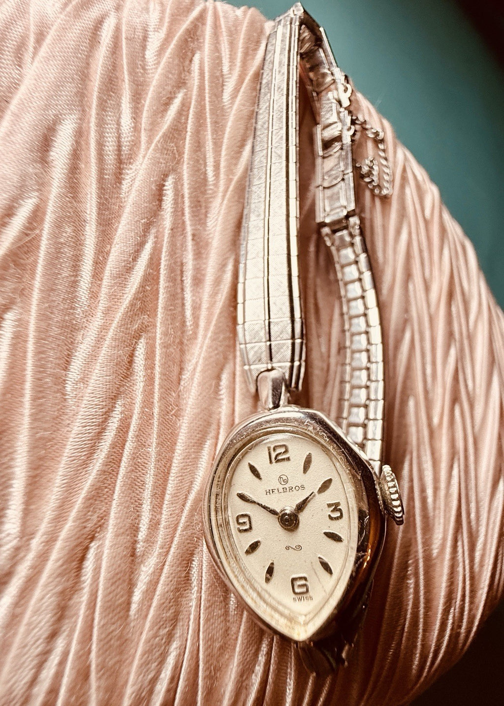 Antique Helbros Swiss Ladies Watch 7 Jewel Teardrop Case Art Deco c.19401