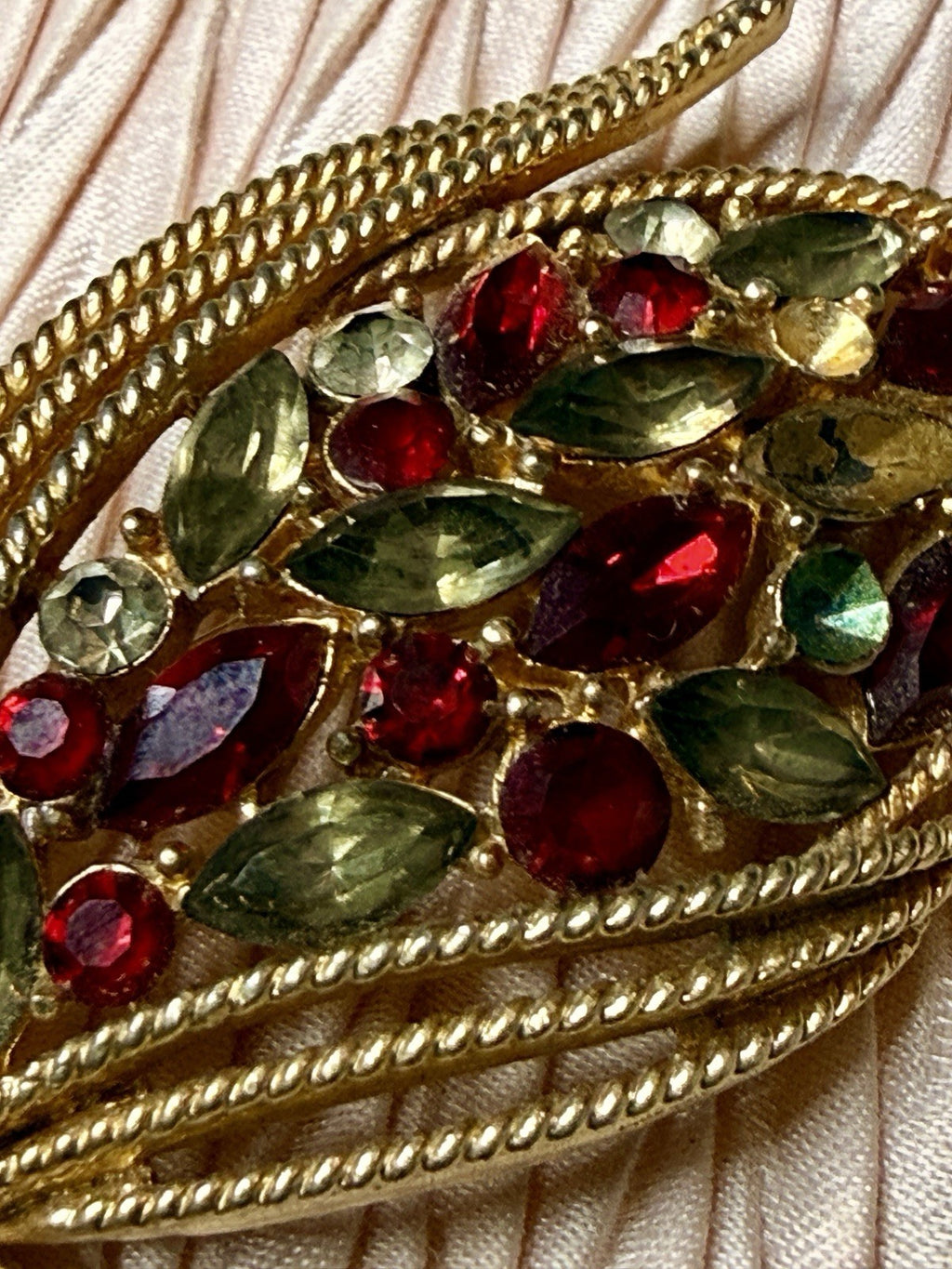 Vintage Gold Tone Rhinestone Leaf Brooch Red Green Crystal Mid Century4