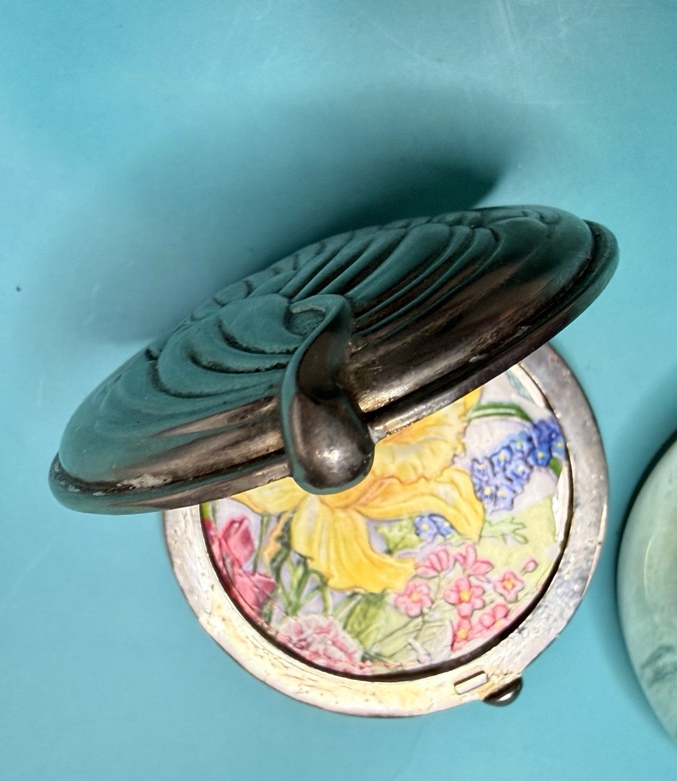 Vintage Silver Tone Floral Powder Compact Mirror Daffodil Art Nouveau1