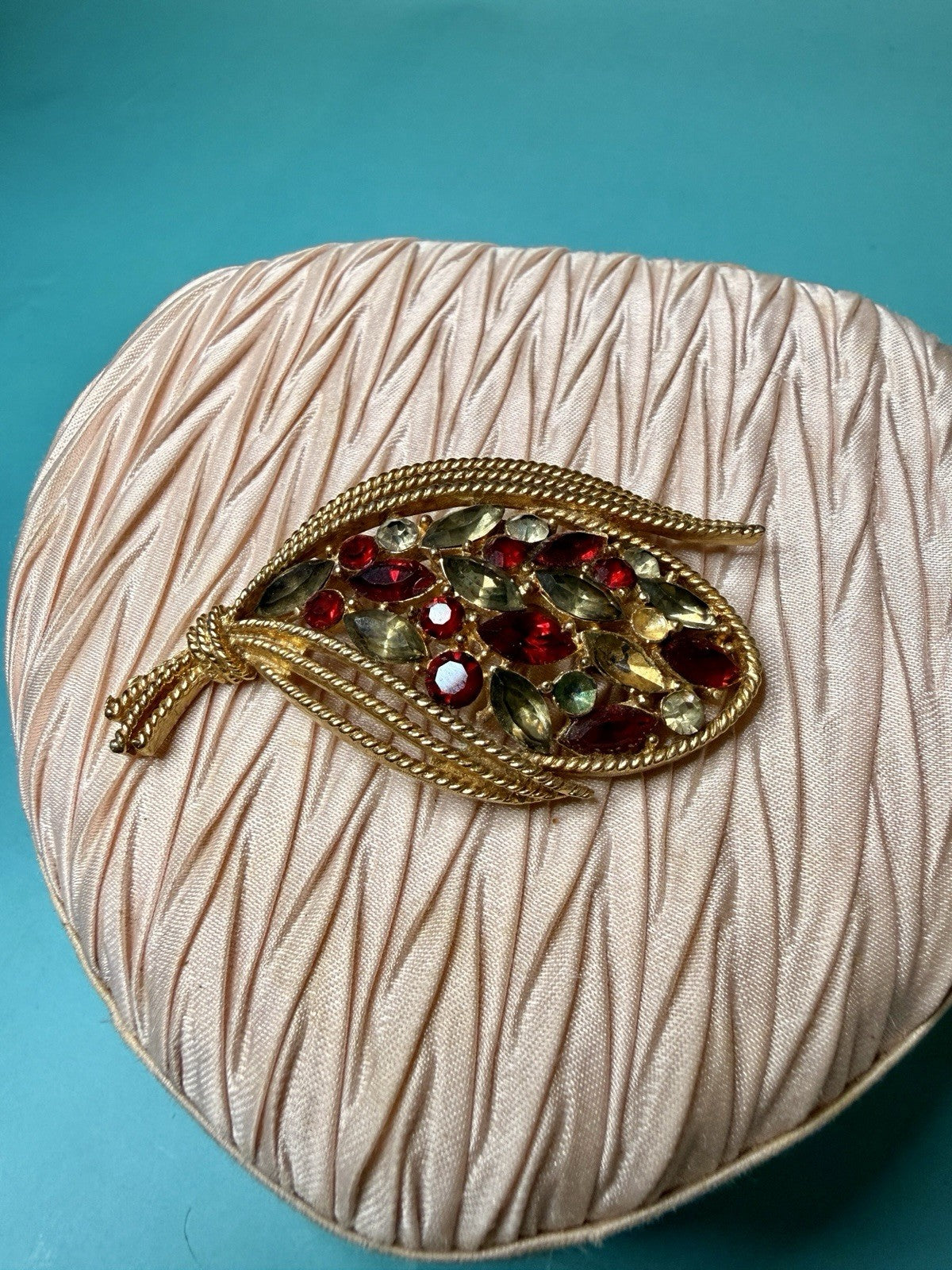 Vintage Gold Tone Rhinestone Leaf Brooch Red Green Crystal Mid Century1