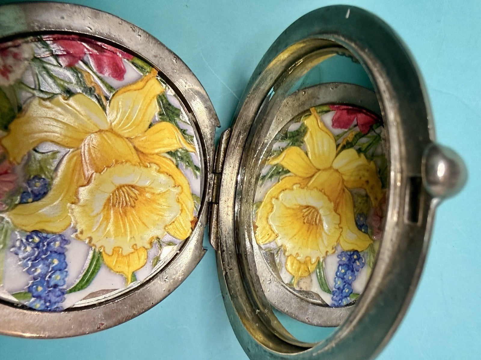Vintage Silver Tone Floral Powder Compact Mirror Daffodil Art Nouveau8