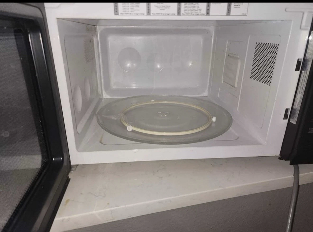 Frigidaire 2.2 Cu Ft Countertop Microwave FFCE2238LB | 1200W | Black | Sensor Cook