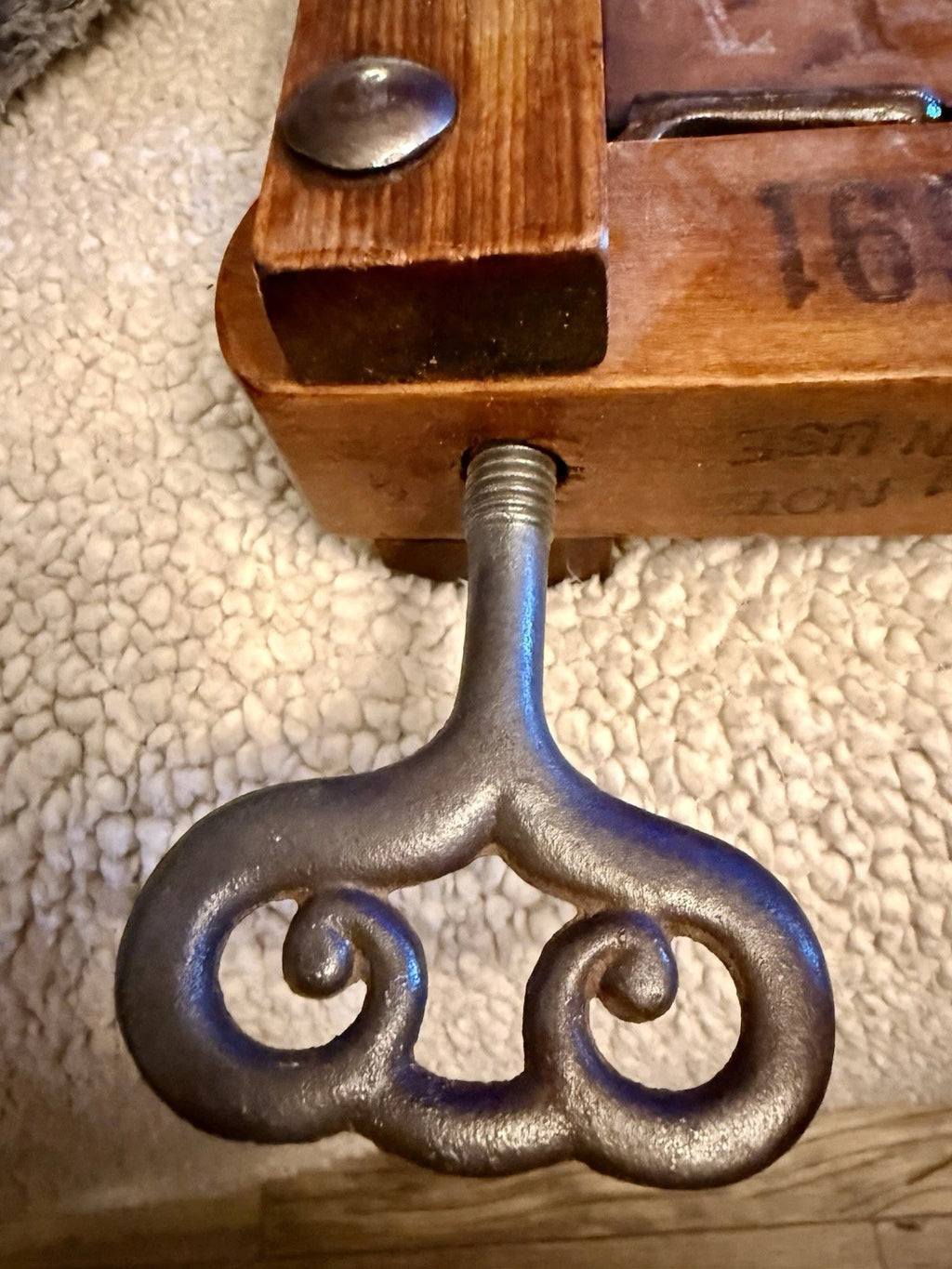 Antique Anchor Brand Clothes Wringer No. 691,  Cast Iron Primitive Laundry Tool