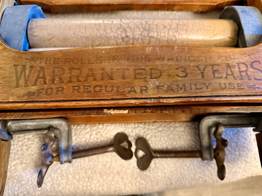 Antique Anchor Brand Clothes Wringer No. 691,  Cast Iron Primitive Laundry Tool