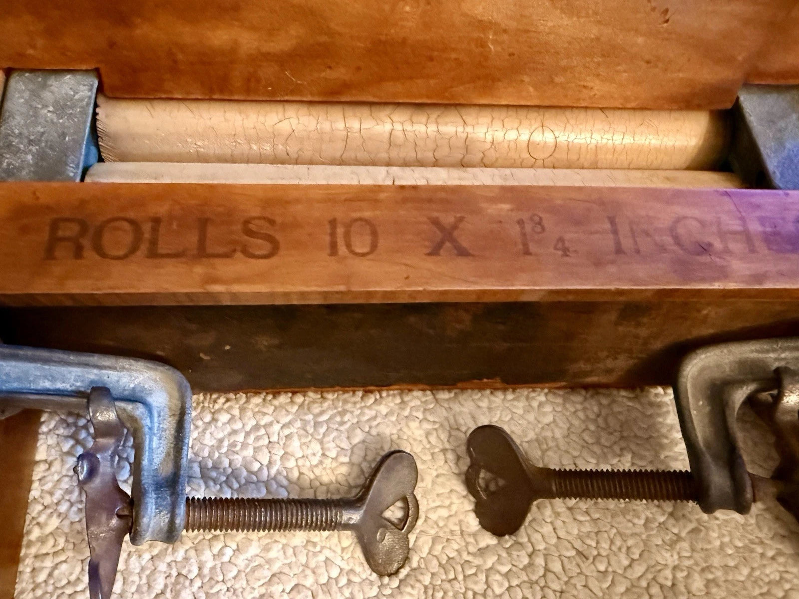 Antique Anchor Brand Clothes Wringer No. 691,  Cast Iron Primitive Laundry Tool