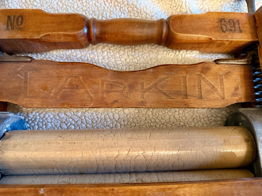 Antique Anchor Brand Clothes Wringer No. 691,  Cast Iron Primitive Laundry Tool